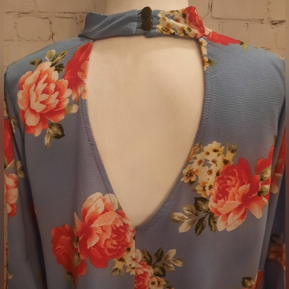 Woman's Flowy Floral Print Blouse - Boutique Brand - Plus Size 1X -NWT - Picture 5 of 12